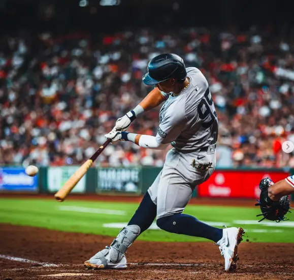Oswaldo Cabrera smashing baseball